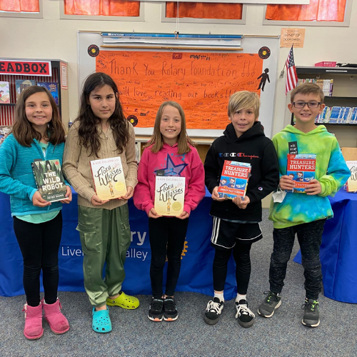  Sunset students receive books